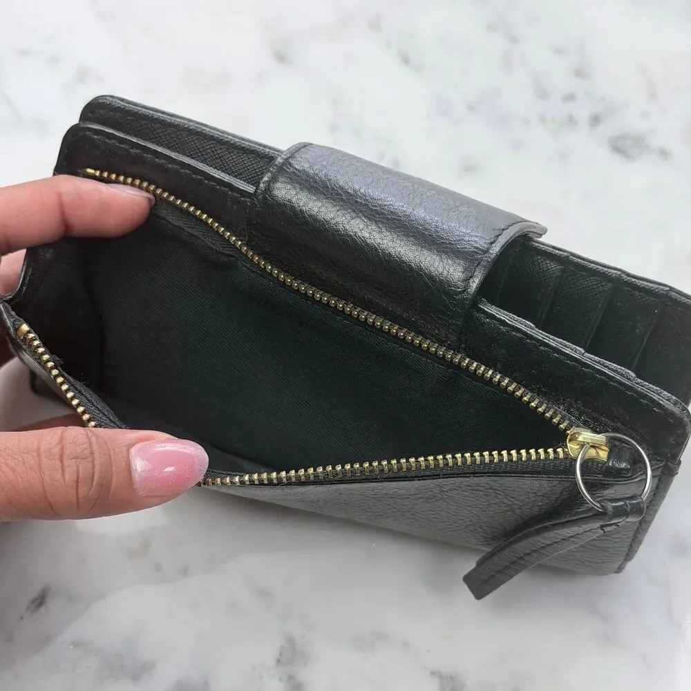 Fossil Black Bi-fold Snap Closure Zipper Pocket Leather Wallet